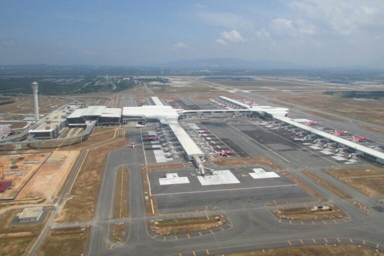 Airport Management Jobs in UAE: High-Paying Leadership Roles in Aviation