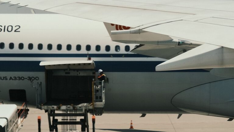 Airport Ground Handling, Helper & Cargo Loader Jobs in Italy 2026 (€1,400–2,300 Salary + Visa Sponsorship) – Apply Now